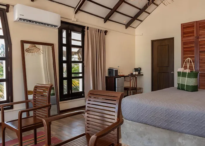 Mia Beachfront - Ocean View And Club Hotel